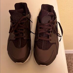 Nike Women’s Air Huarache sneaker